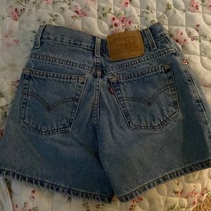 size 3 levi jean shorts! they say juniors but would fit a womens size 3